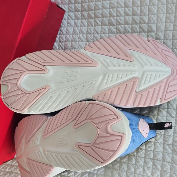 New Balance Rave Run V2 Bungee Lace With Top Strap Wide Shoes - Picture 5 of 13